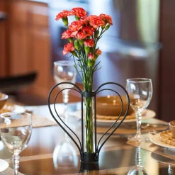 Vases DANYA B Sweetheart Black Iron Heart-Shaped Decorative Bud Vase